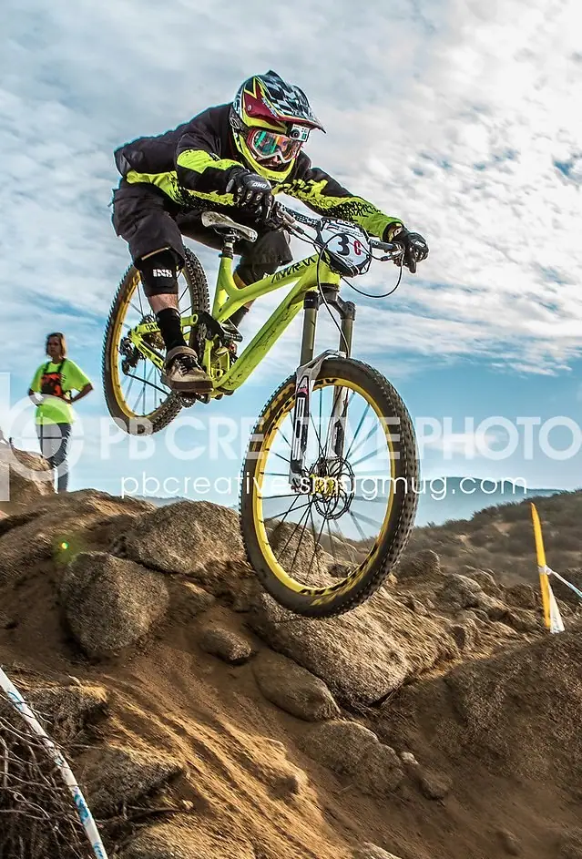 Commencal promo image